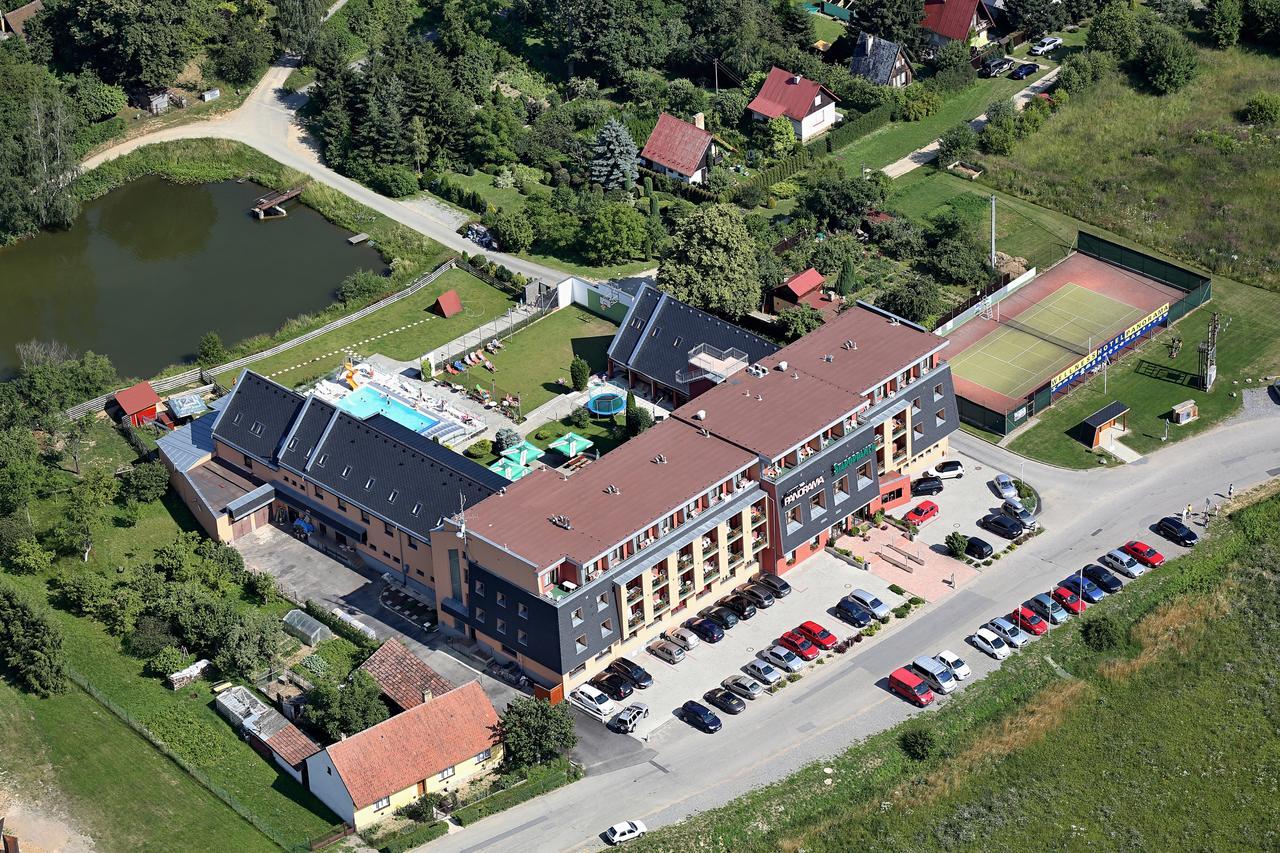 Orea Resort Panorama Moravsky Kras Blansko Exterior photo